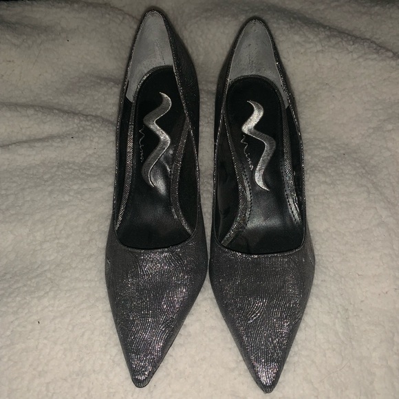 Nina Black & Silver Pointed Pumps - Picture 1 of 8
